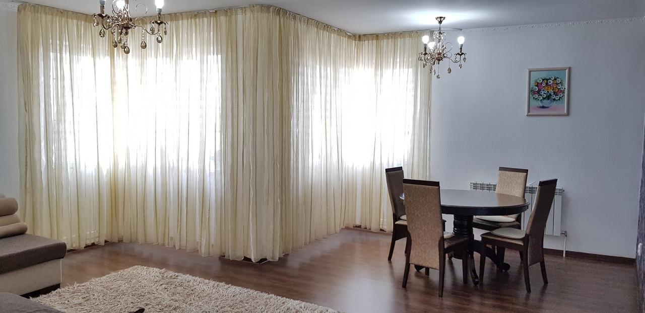 Apartment Lazurniy Astana Luaran gambar